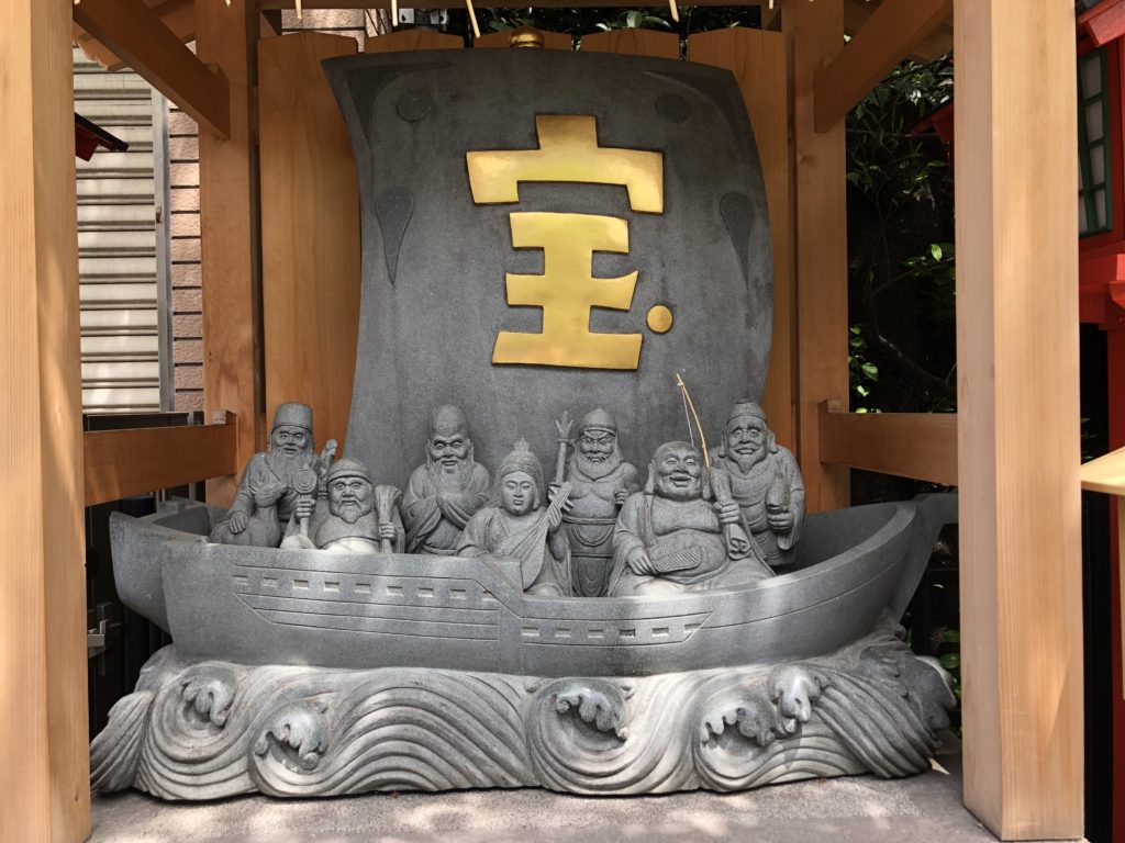 東京都港区にある十番稲荷神社の宝船です。港区には七福神の稲荷神社があります。