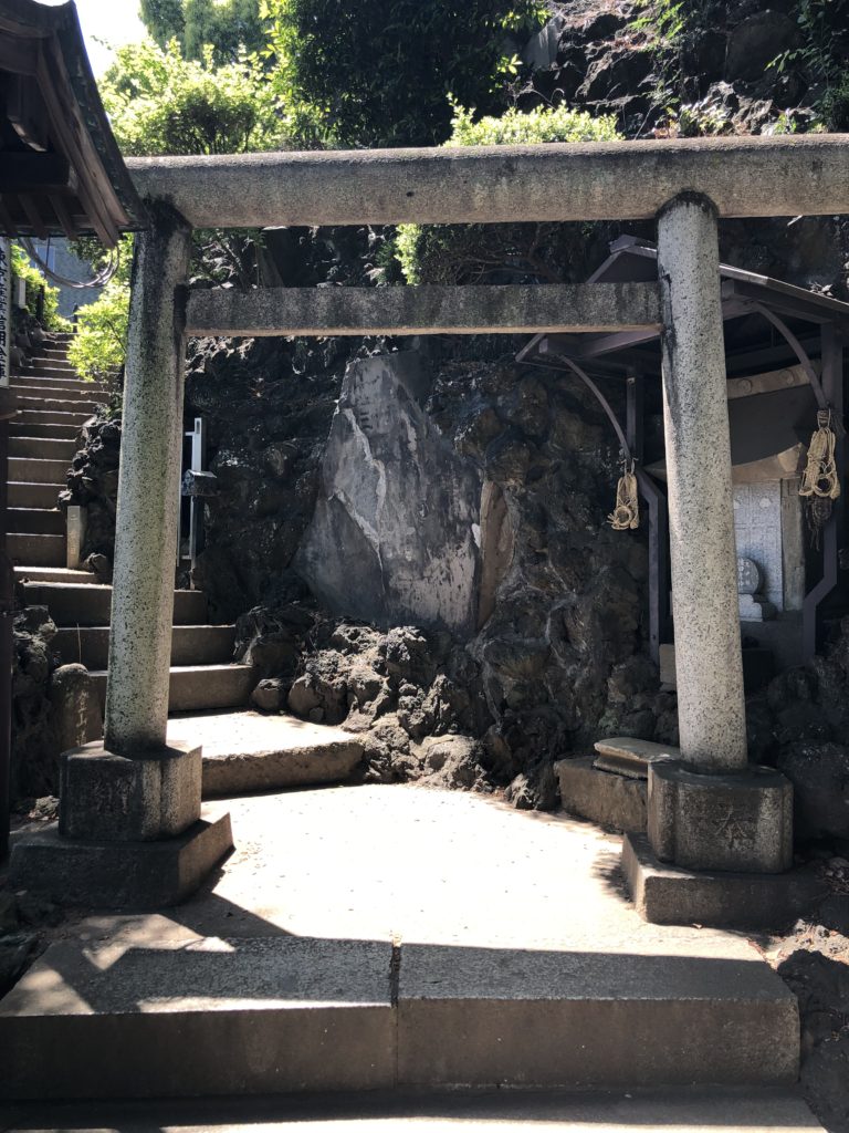 品川神社内、富士塚、東京品川区にあり、東京十社の中の1社、品川神社にはたくさんの方がお見えになられます。