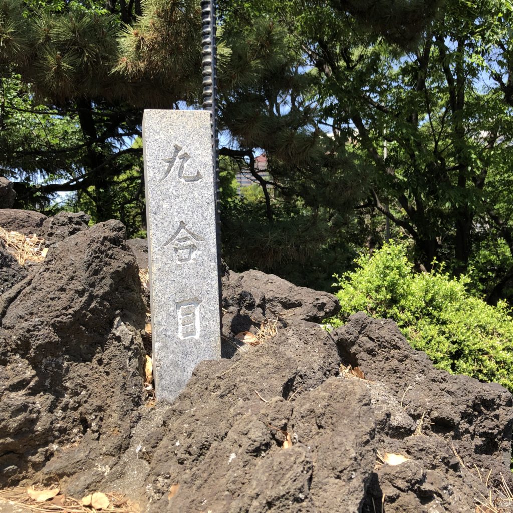 品川神社内、富士塚、九合目、東京品川区にあり、東京十社の中の1社、品川神社にはたくさんの方がお見えになられます。