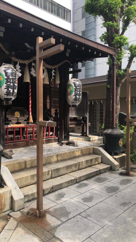 東京と千代田区にあります太田姫稲荷神社の入口です。